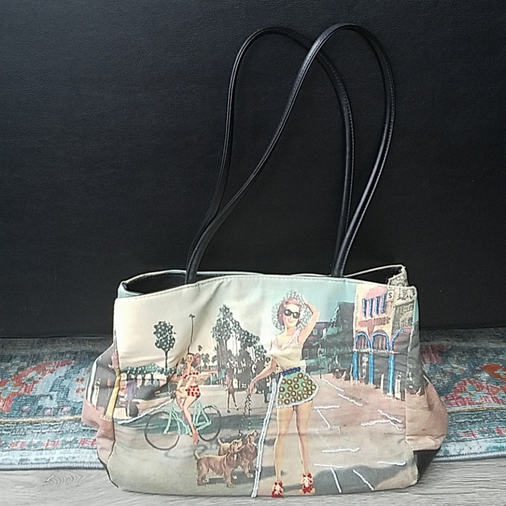 🎉HP🎉Beaded print shoulder tote bag/purse. One size.